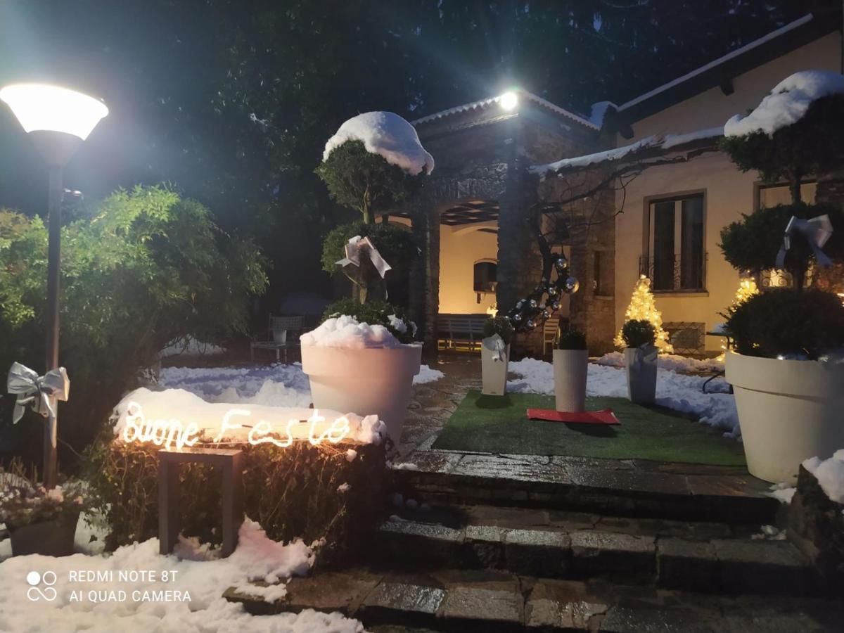 "La Selvetta" Bed And Breakfast Buguggiate Bagian luar foto