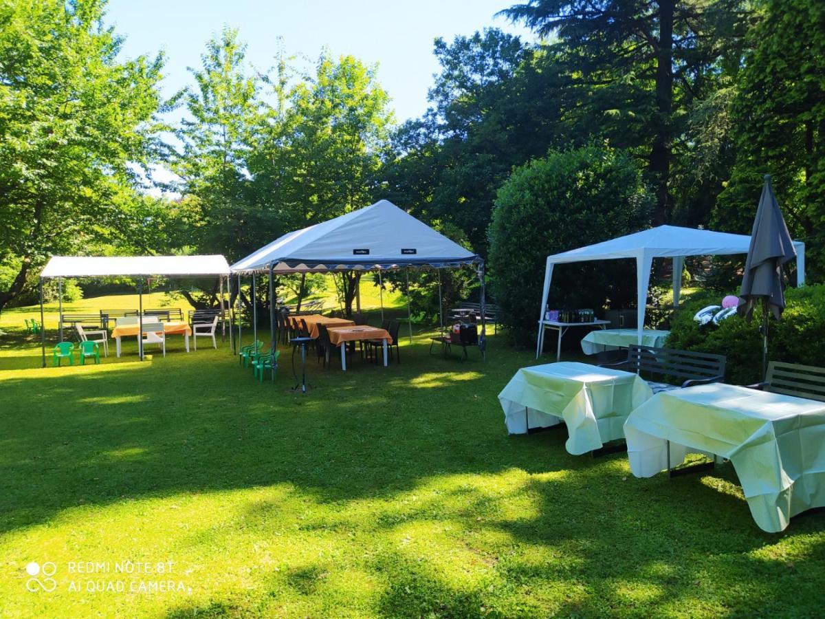 "La Selvetta" Bed And Breakfast Buguggiate Bagian luar foto