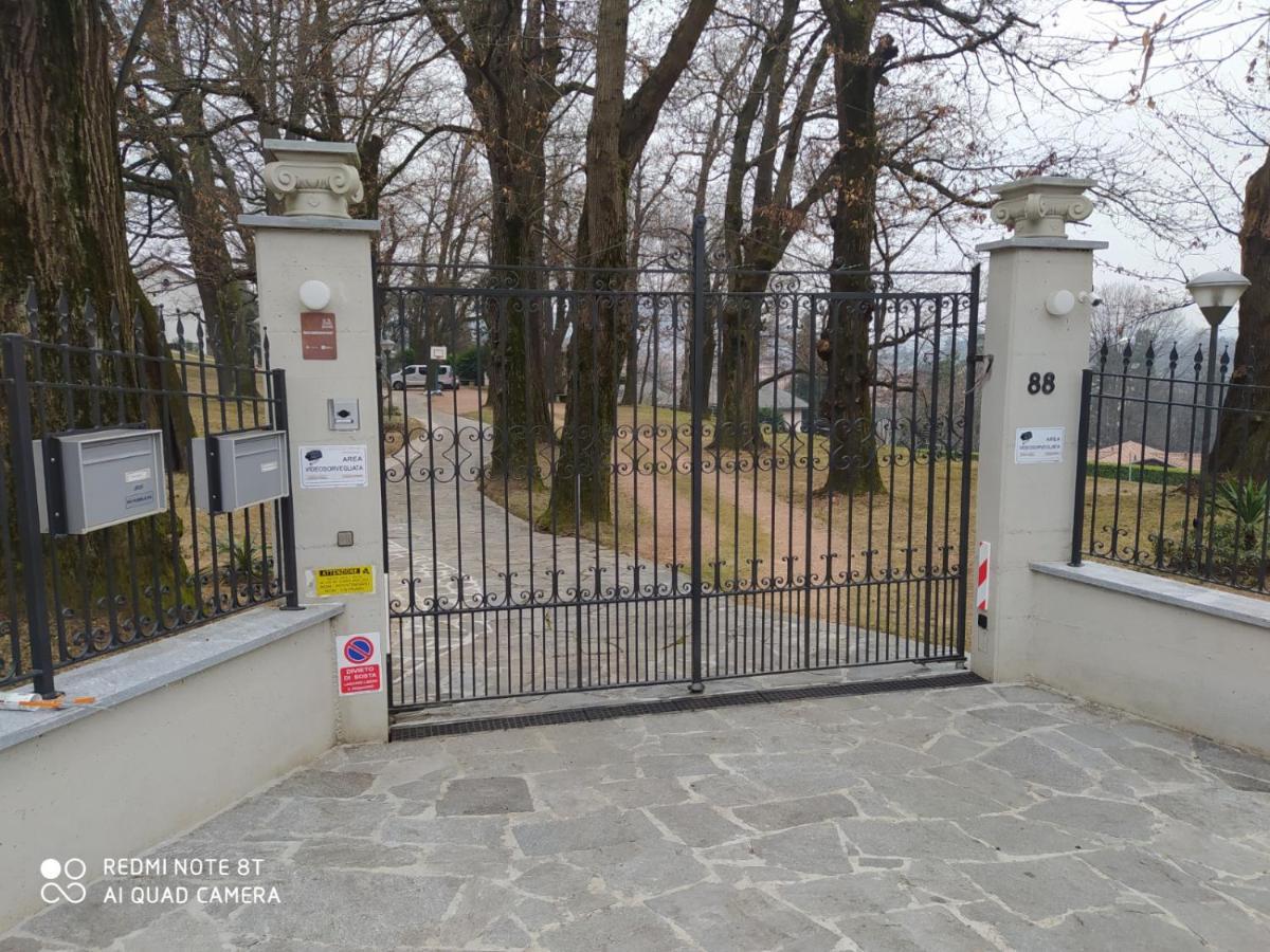 "La Selvetta" Bed And Breakfast Buguggiate Bagian luar foto