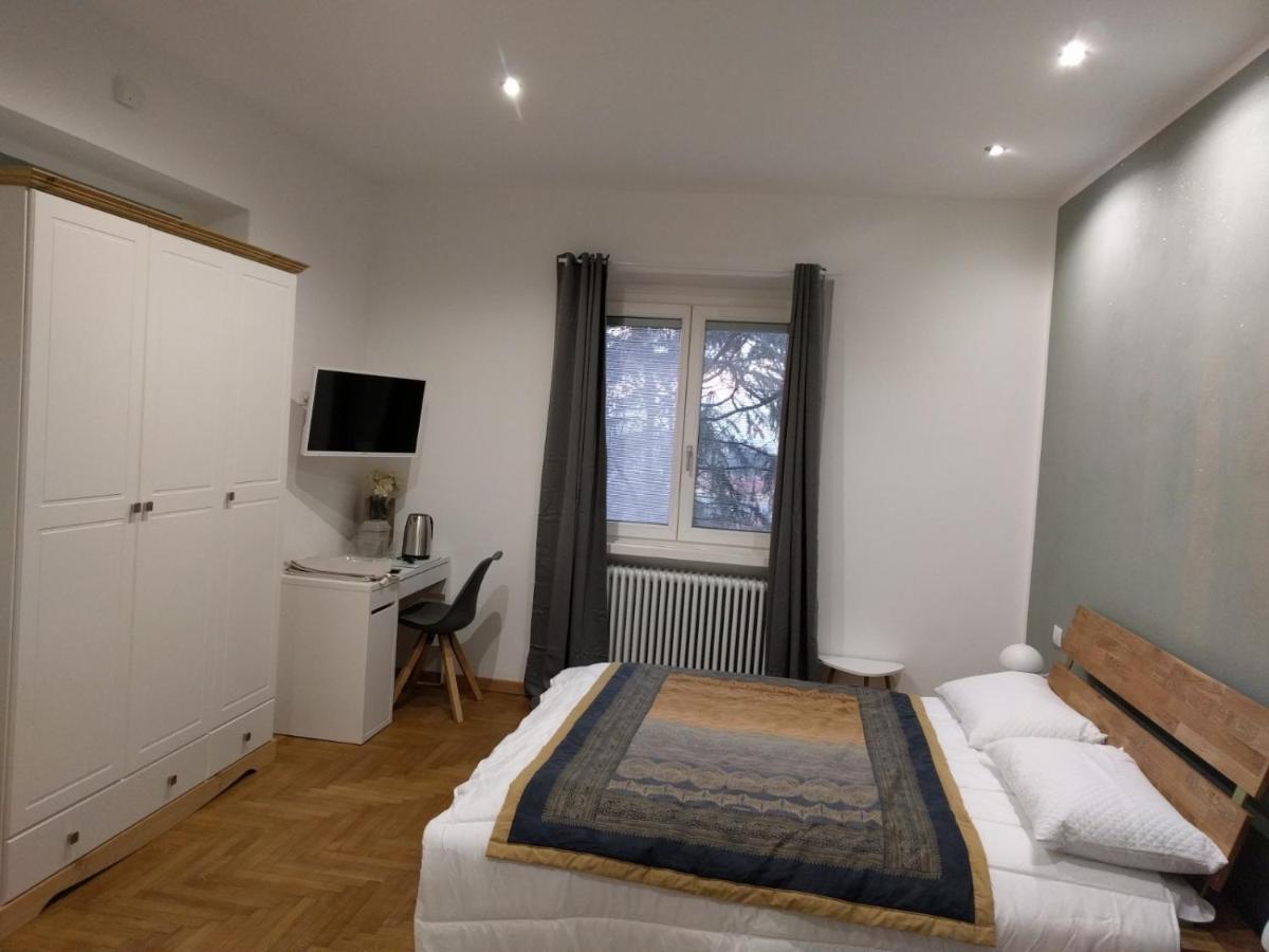 "La Selvetta" Bed And Breakfast Buguggiate Bagian luar foto