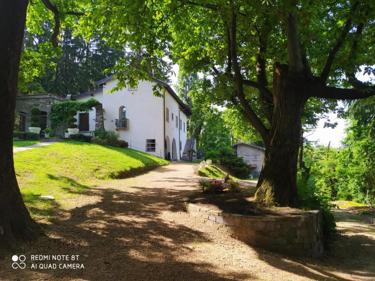 "La Selvetta" Bed And Breakfast Buguggiate Bagian luar foto