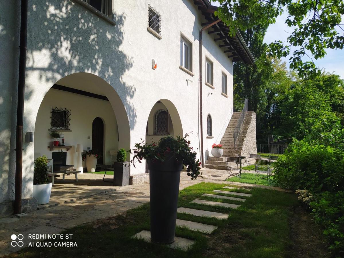 "La Selvetta" Bed And Breakfast Buguggiate Bagian luar foto