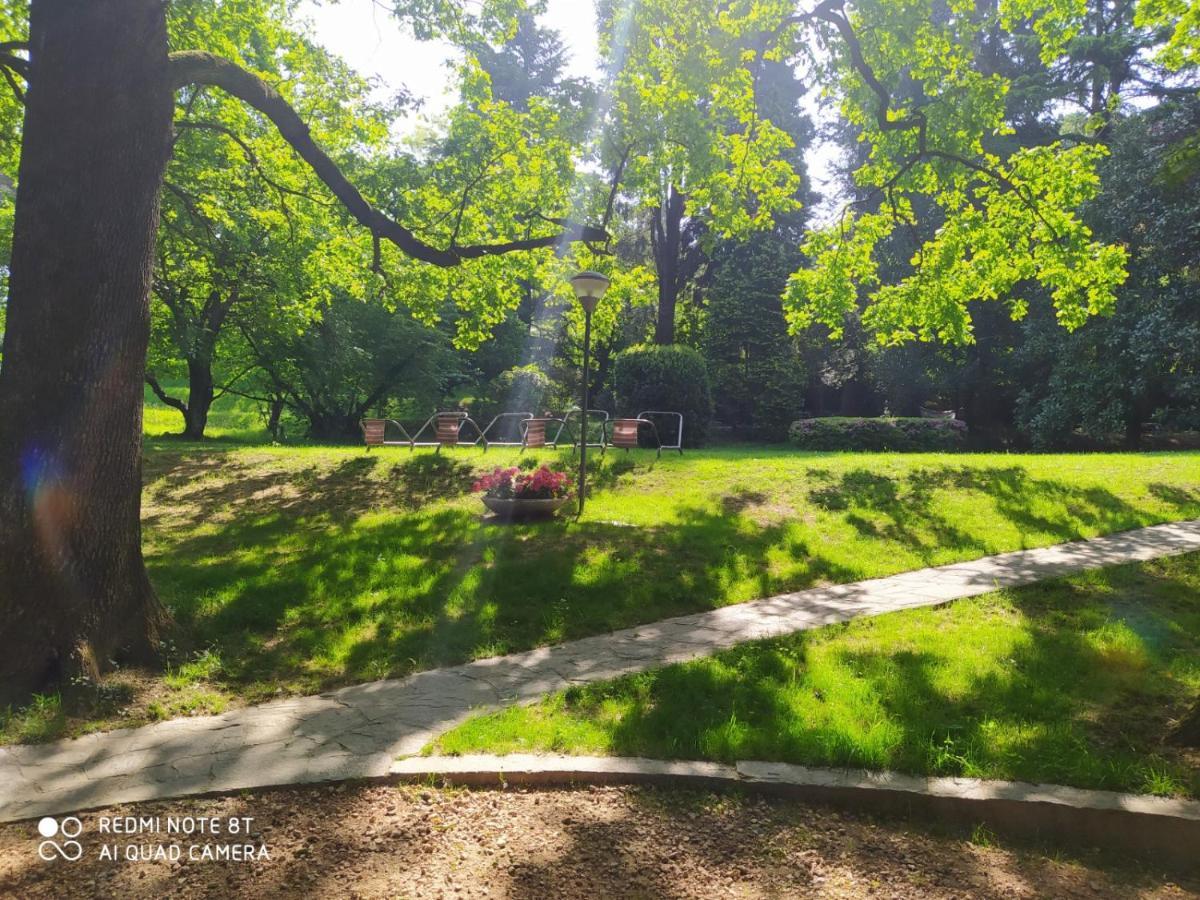 "La Selvetta" Bed And Breakfast Buguggiate Bagian luar foto